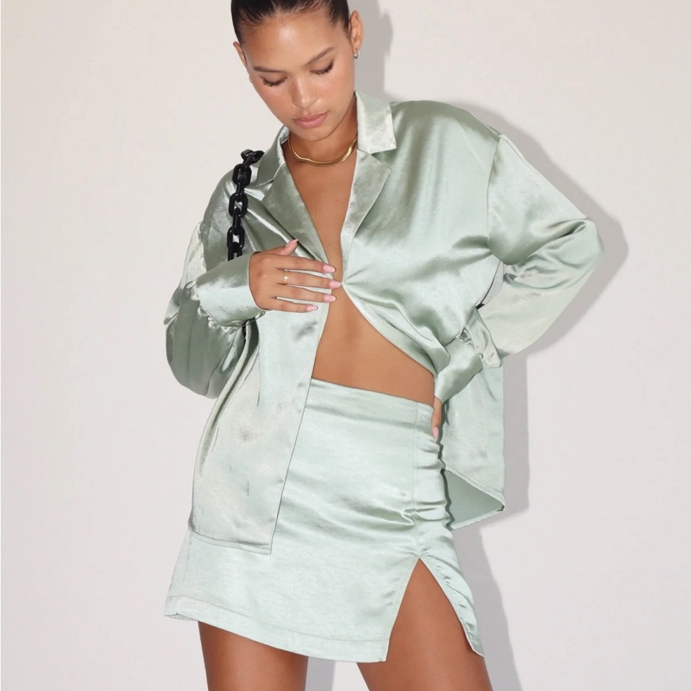 Bailey Rose constellations blouse in sage, NWT